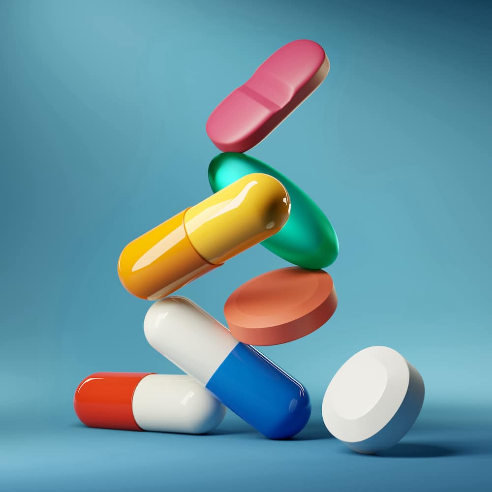 Verschiedenfarbige Tabletten und Kapseln